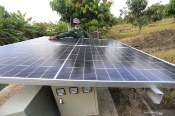Petani manfaatkan panel surya