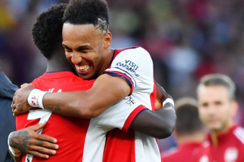 Arsenal  rontokkan Spurs