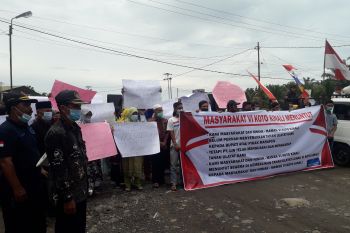 Agar tanahnya dikembalikan warga VI Koto Kinali demontrasi, minta bantu hingga ke presiden