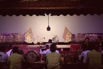 Pemkot Magelang gelar wayang kulit untuk sosialisasi aturan cukai