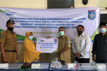 BPJAMSOSTEK NTB memberikan santunan perangkat desa meninggal Rp134,2 juta