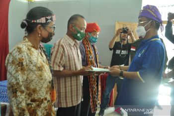 Gubernur Sulteng  serahkan 325 hektare TORA kepada petani di Sigi