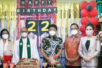 Wali Kota - Wawali Kota Manado Ibadah Syukur di GMIM Via Dolorosa