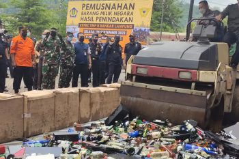 Bea Cukai Bandarlampung musnahkan barang sitaan milik negara senilai Rp32,4 miliar