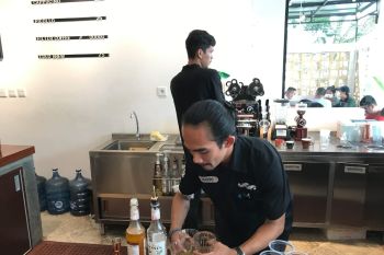 Bisnis Kafe di Bukittinggi kembali bangkit setelah terpuruk karena aturan pandemi