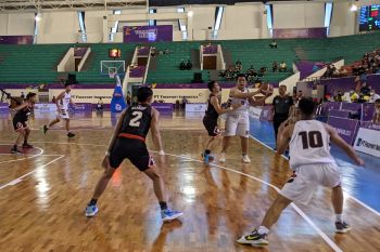 Tim bola basket 5x5 putra DKI kalahkan Kalsel 97-23