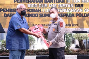 Polda Sumsel terima bantuan  ambulans dari Gapkindo