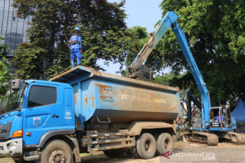 DKI Jakarta intensifkan pengerukan lumpur antisipasi dampak musim hujan
