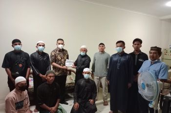 Legislator DPR ini, bantu biaya belajar sembilan santri ke Universitas Ar-Rayan Yaman