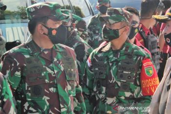 Pangdam XVII/Cenderawasih dampingi Panglima TNI cek pengamanan PON XX