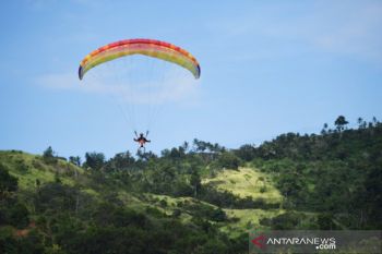 Pertandingan Perdana Paralayang PON Papua