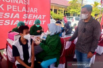 Anggota DPR RI-BINDA Kalteng gencar vaksinasi pelajar dukung PTM terbatas