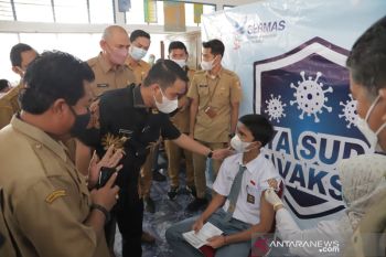 Pelajar SMP antusias ikut vaksinasi, ini yang diberi Wawako Solok