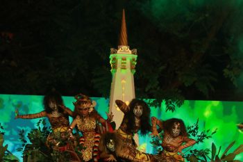 Wayang Jogja Night Carnival contoh pertunjukan "hybrid" di Yogyakarta