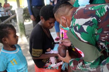 Satgas TMMD Kodim Merauke beri layanan Posyandu warga kampung Okor Mappi