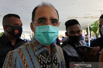 Wali Kota Kupang salurkan bansos untuk lansia dan disabilitas