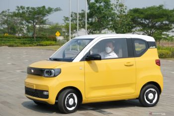 Wuling unjuk ekosistem produksi dan elektrifikasi kendaraan kepada pemerintah