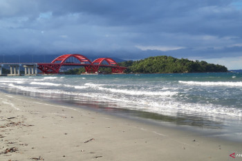 Residents enthusiastically await fireworks show at PON opening