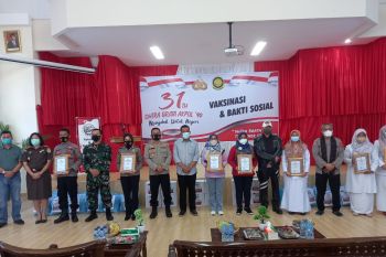 Kapolda Sumbar dan Bupati Pesisir Selatan tinjau pelaksanaan vaksinasi