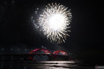 Menikmati pesona Pantai Holtekamp Papua