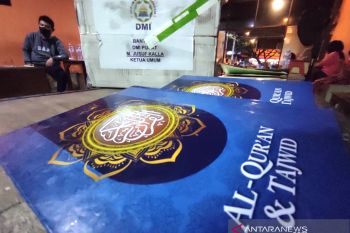 DMI dan IJTI Sulsel salurkan 300 Al Quran ke masjid di Pulau Kodingareng
