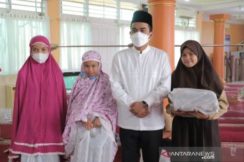 Wakil wali Kota Solok serahkan santunan untuk anak yatim dan piatu