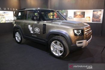 Land Rover Indonesia menghadirkan "pop-up display"di Ashta District 8