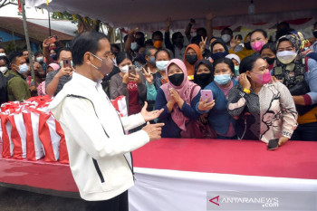 Jokowi pastikan vaksinasi COVID-19 merata dari Sabang sampai Merauke