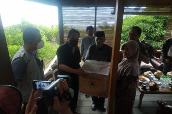 Pemprov Sulteng  bantu Pemkab Touna oksigen-APD penanganan COVID