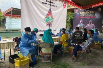 Sentra vaksinasi Yogyakarta melayani vaksinasi mahasiswa luar daerah