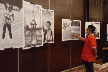 Serba-serbi PON Papua - Foto lawas PON jadi daya tarik di media center