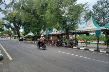 Kulon Progo memperpanjang uji coba pembukaan Alun-alun Wates bagi PKL