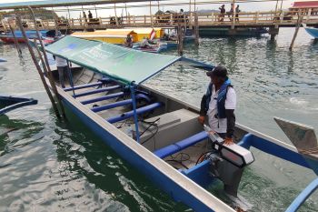 Wali Kota Batam Kepri uji coba perahu tempel listrik