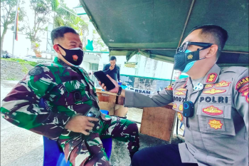 Polres Bukittinggi beri kejutan ke Markas TNI di Bukittinggi dan Agam pada HUT TNI ke-76
