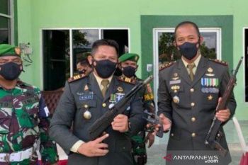 Warga Kabupaten Penajam serahkan tiga senjata api  kepada Kodim 0913
