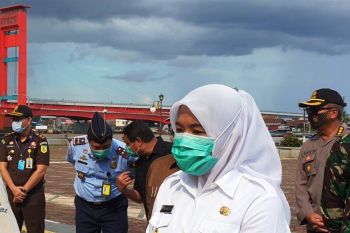 Wakil Wali Kota Palembang ingatkan  warga tidak buang sampah ke sungai