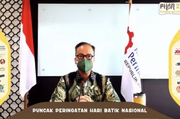 Menperin menggalakkan tradisi memakai batik asli Indonesia