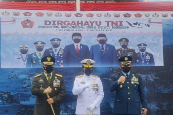 Tangkal dampak negatif globalisasi, Danlantamal Padang ajak Milenial cintai adat dan budaya