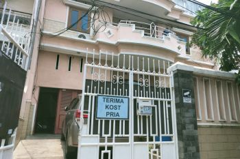 Seorang laki-laki ditemukan tewas terbujur kaku di kamar kost