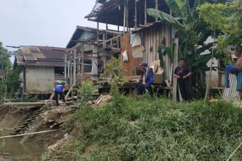 Lima rumah warga di Teluk Barak Kapuas Hulu diterjang banjir