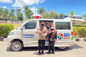Polda NTT dapat bantuan satu unit ambulans dari BRI Kupang