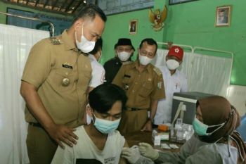 Wakil Bupati Pringsewu tinjau vaksinasi COVID-19 di Pekon Tegalsari, Gadingrejo