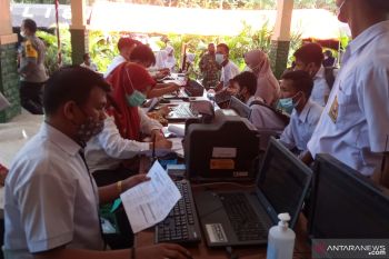 Saat gebyar vaksinasi COVID-19 di GOR Rang Agam, Disdukcapil sediakan pelayanan abdet NIK
