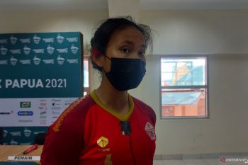 PON XX Papua - Pesepak bola putri Shalika terpesona kekayaan budaya Papua