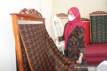 Iriana Joko Widodo puji tenun cual Bangka Belitung