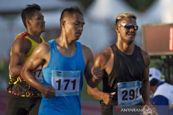 Atlet Lari Sumbar Fauma Depril Raih Emas Di PON Papua