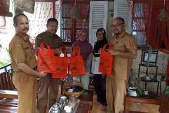 Pengaruh pandemi COVID-19 pada pemasaran kopi "Rafflesia Luwak Coffie" Agam