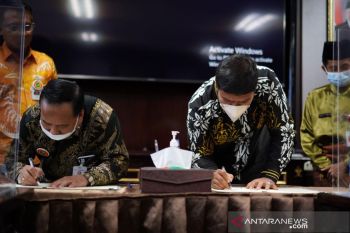 Permudah layanan perbankan,  Kuansing teken MoU dengan Bank Riau Kepri