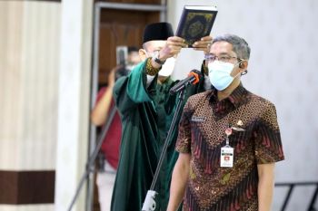 Ganjar lantik Sumarno sebagai Sekda Jateng