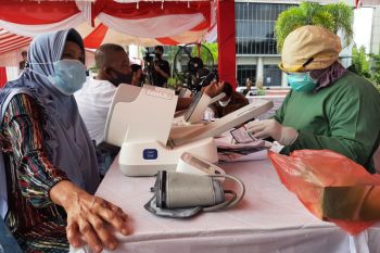 Vaksinasi lansia masih terkendala di daerah kepulauan